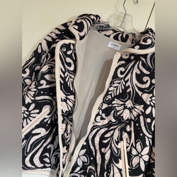 Storia Black Jacket with Cream Floral Quilting - Picture 3 of 4